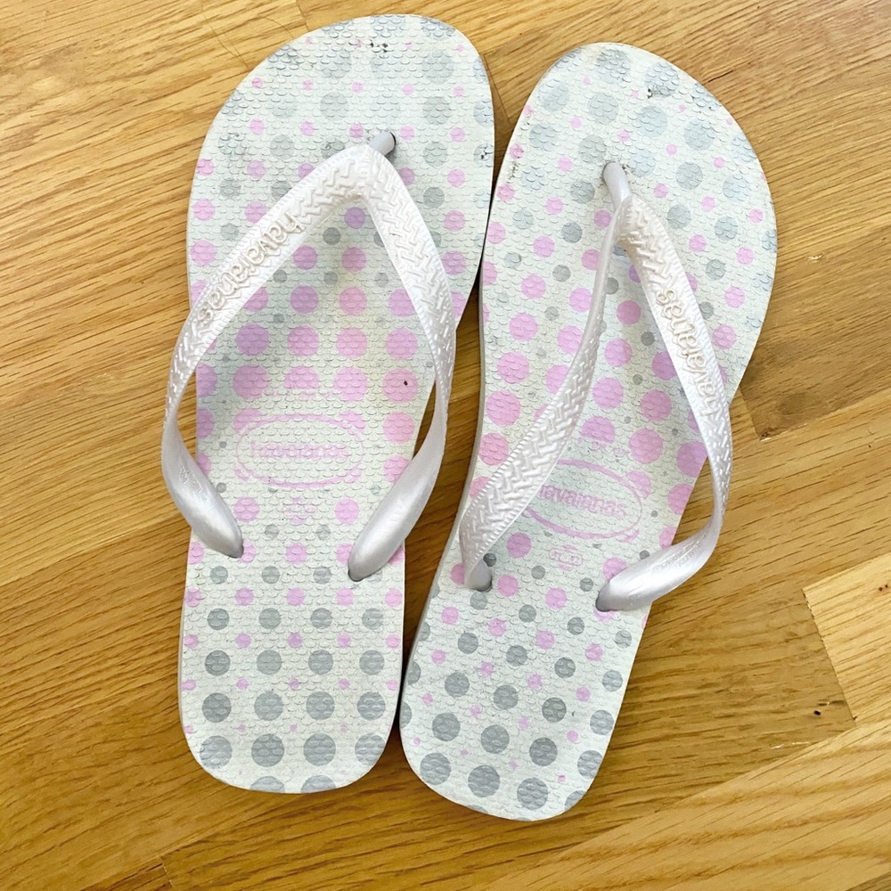 Havaianas White With Pink/Gray Print Flip Flops - Picture 2 of 4